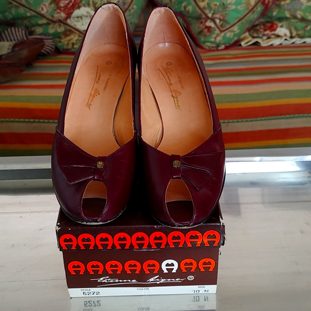 Slightly worn Etienne Aigner reddish brown shoes size 10  N